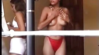 বোন হট বাংলা সেক্স ভিডিও তার জক ভাইকে ব্লোজব দেয় এবং তাকে চুদে।