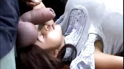বড় সেক্স হট ভিডিও ভাই জিভের ডগা দিয়ে বোনের ভোদা আদর করে।