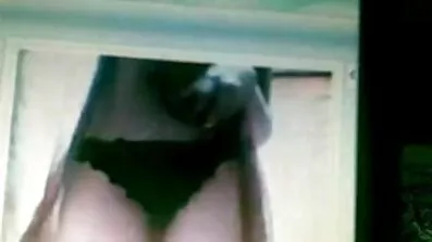 ভঙ্গুর বোন তার ভাইকে তার বাড়ির হট সেক্সি বিএফ কাজ করতে সাহায্য করার জন্য টেবিলে দিয়েছিল।