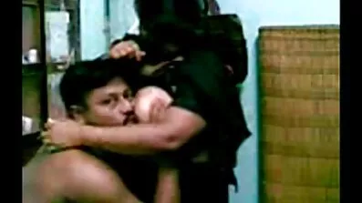 ভাই প্রেমে বোনের গালে বাংলা হট সেক্স ভিডিও বড় হাড় দিয়ে চোদন